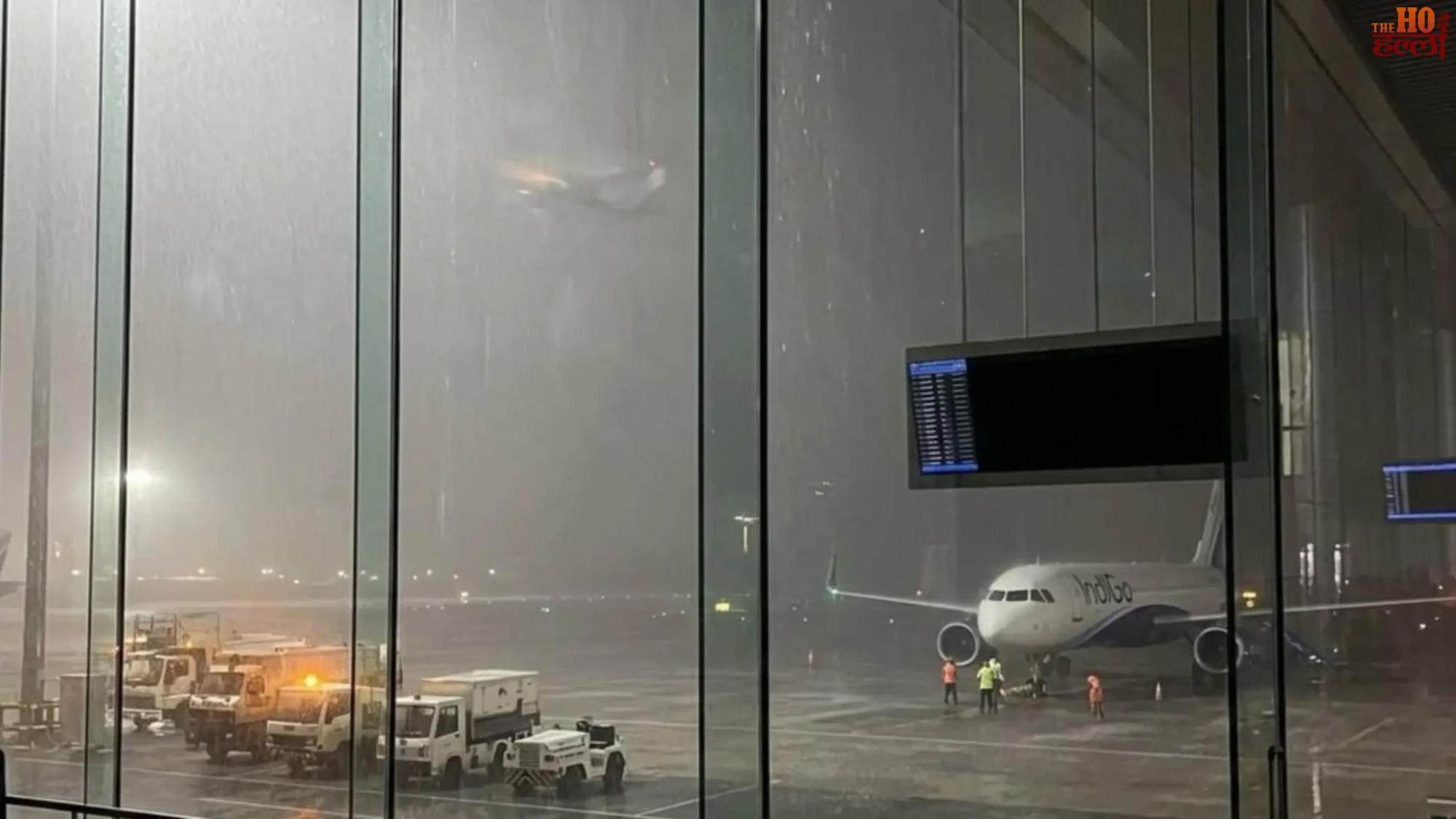 lucknow-airport-heavy-rain-low-visibility-flights-diverted-advisory