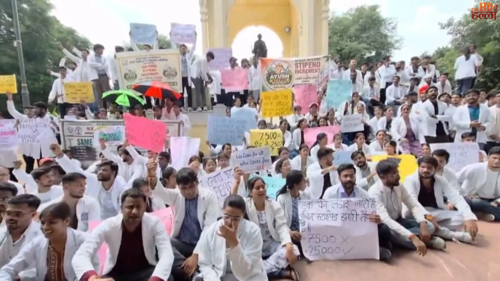 lucknow-ayush-interns-protest-stipend-hike-demand