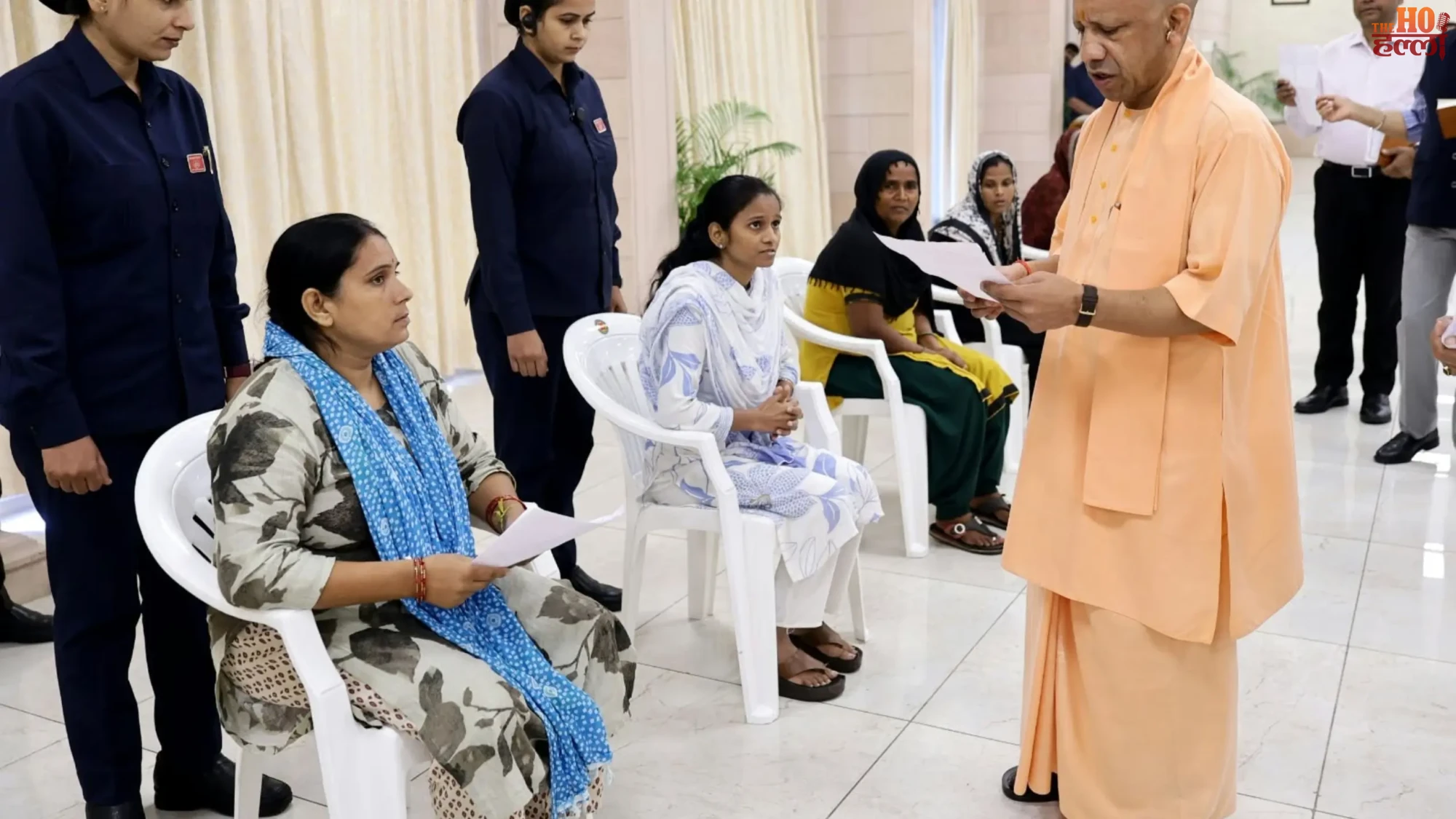 lucknow-cm-yogi-adityanath-janta-darshan-raebareli-elderly-grievance-action (2)