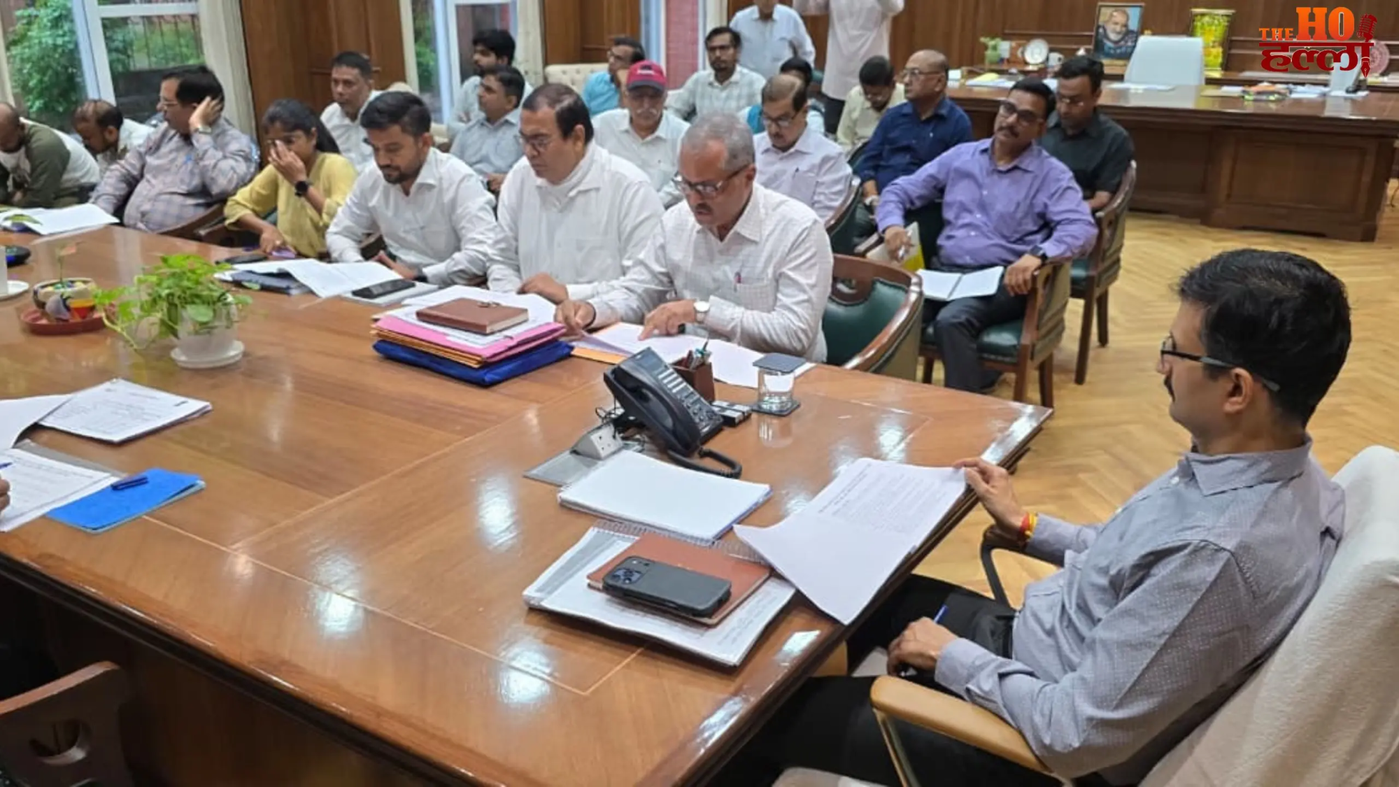 lucknow-division-road-safety-meeting-commissioner-school-vehicles-fitness