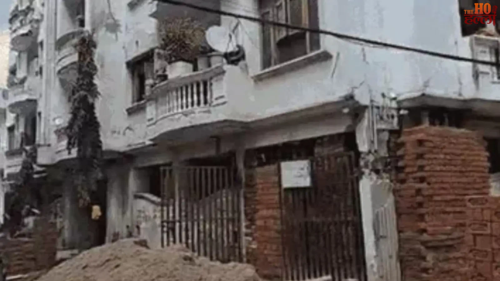 lucknow-golaganj-sa-apartment-demolition-lda-notice-pillar-crack (2)