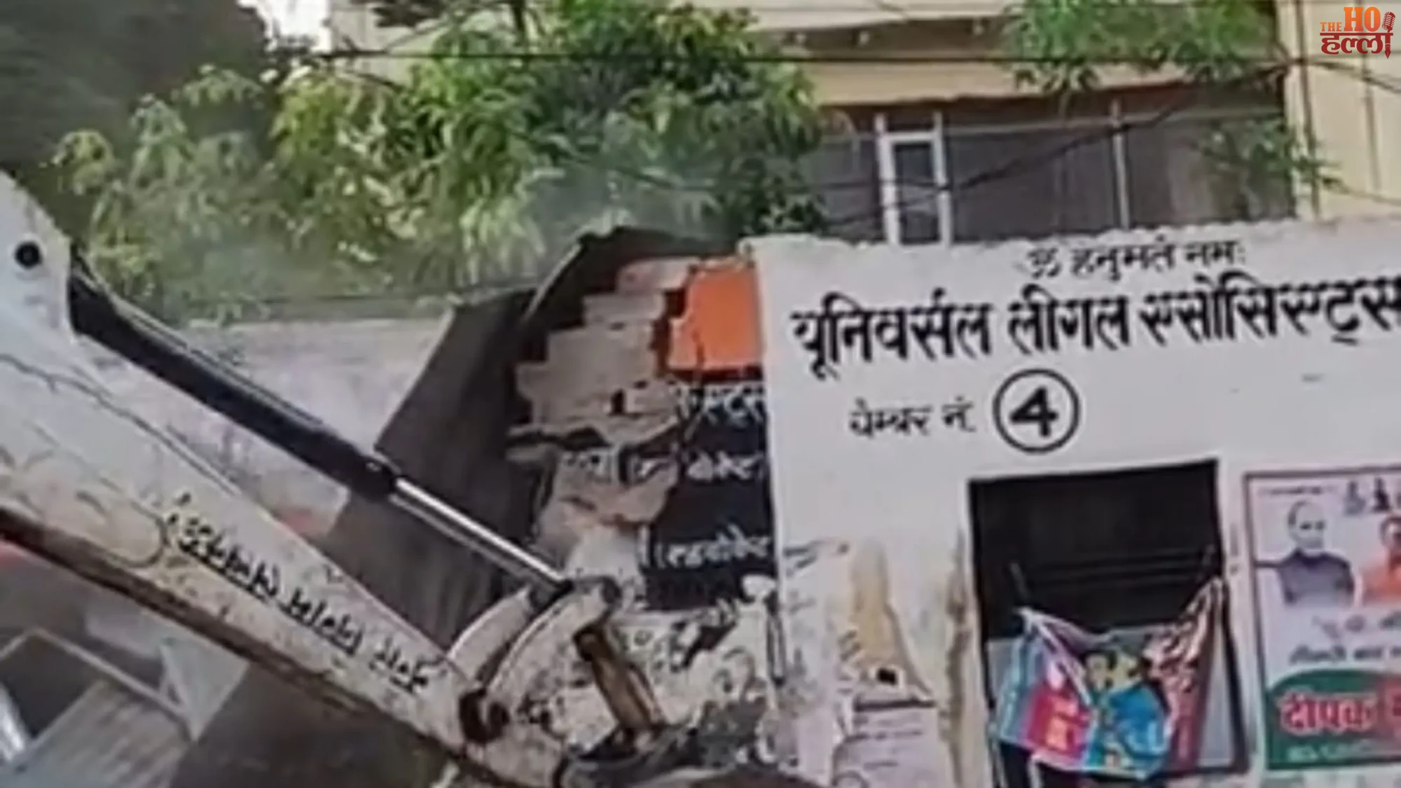 lucknow-kaiserbagh-72-illegal-encroachments-bulldozer-action-court-chambers (3)