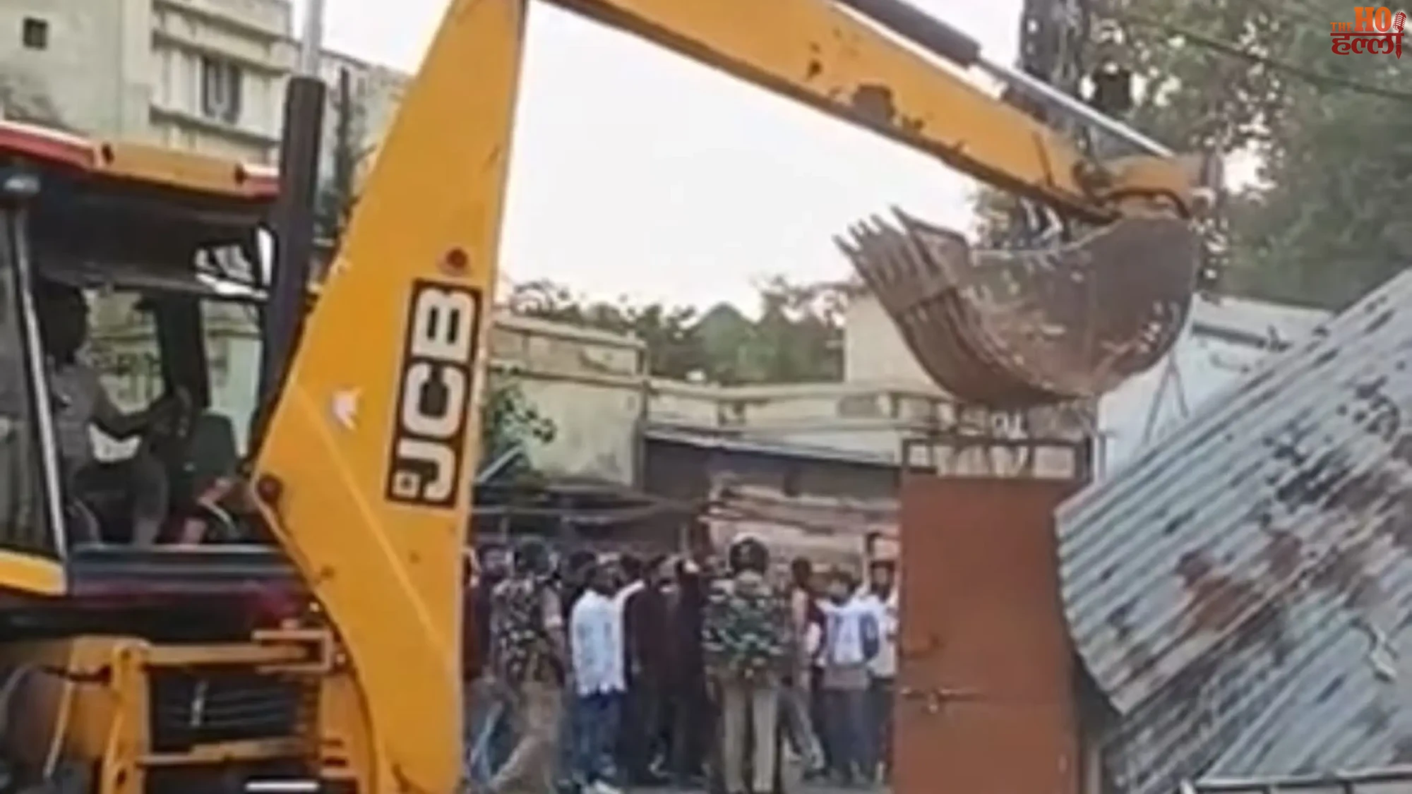 lucknow-kaiserbagh-72-illegal-encroachments-bulldozer-action-court-chambers