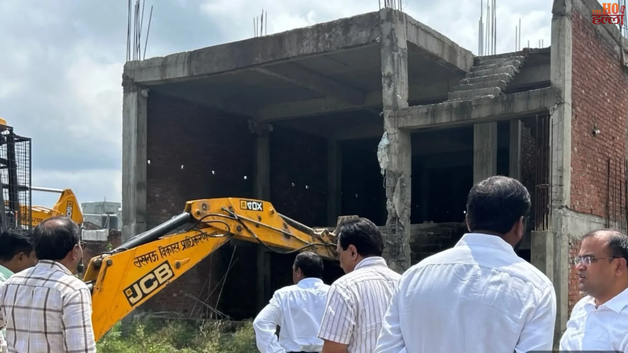 lucknow-lda-bulldozer-action-dubagga-illegal-construction-sealed