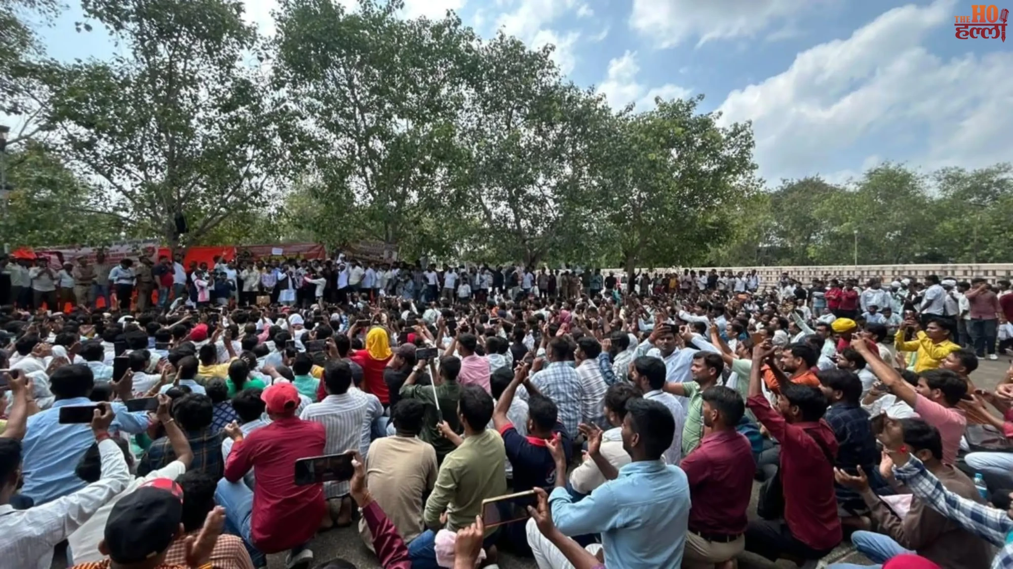 lucknow-panchayat-assistants-protest-30000-honorarium-pallavi-patel (3)