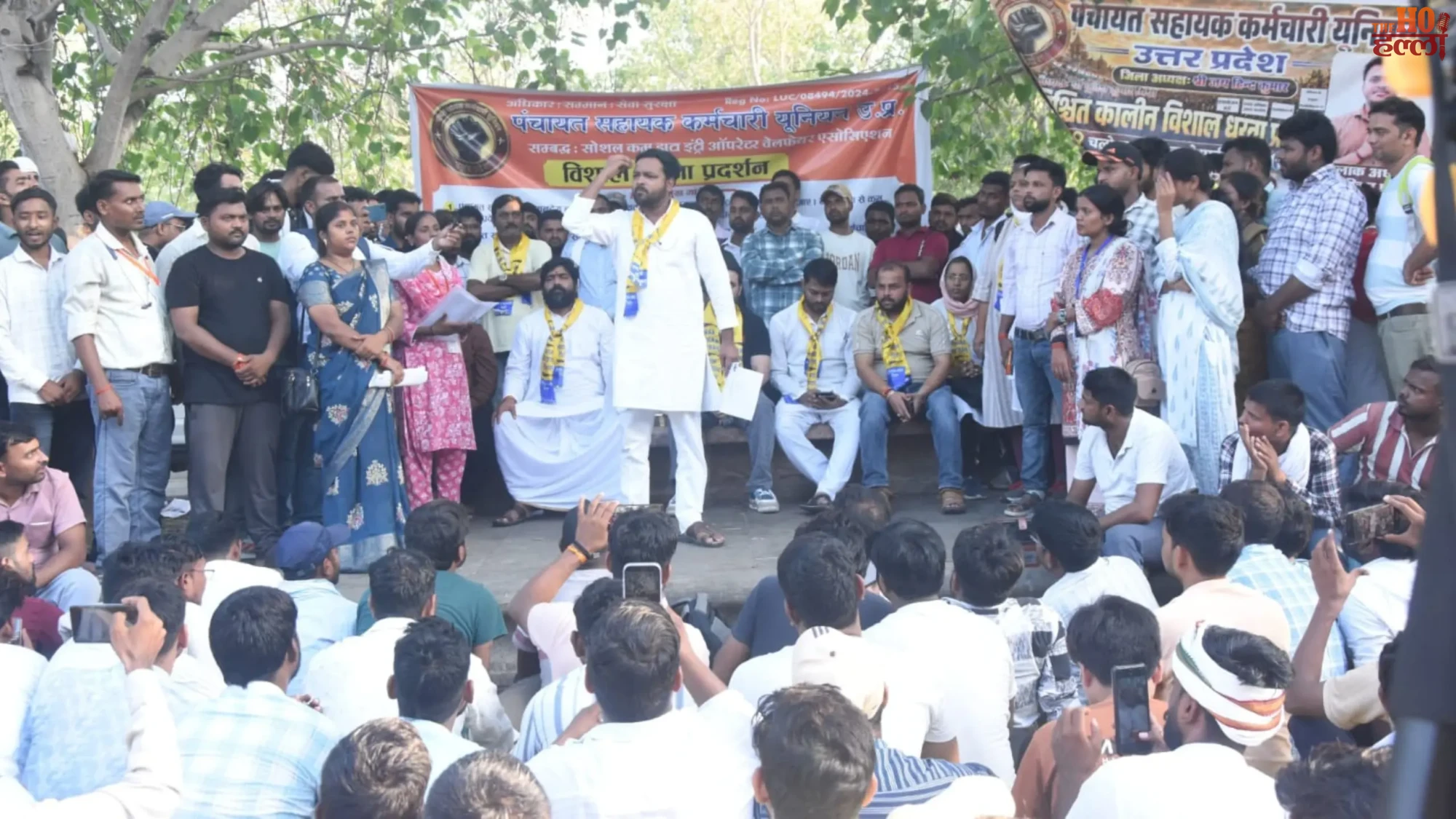 lucknow-panchayat-sahayak-protest-aap-sanjay-singh-eco-garden (2)