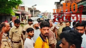 lucknow-rain-waterlogging-buddheshwar-mohan-road-traffic-jam-protest (2)