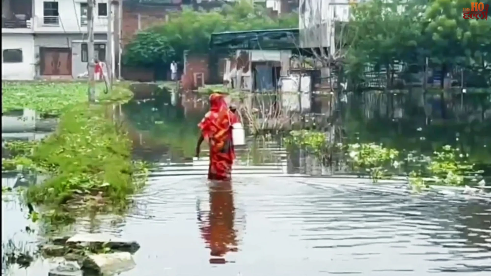 lucknow-rain-waterlogging-buddheshwar-mohan-road-traffic-jam-protest