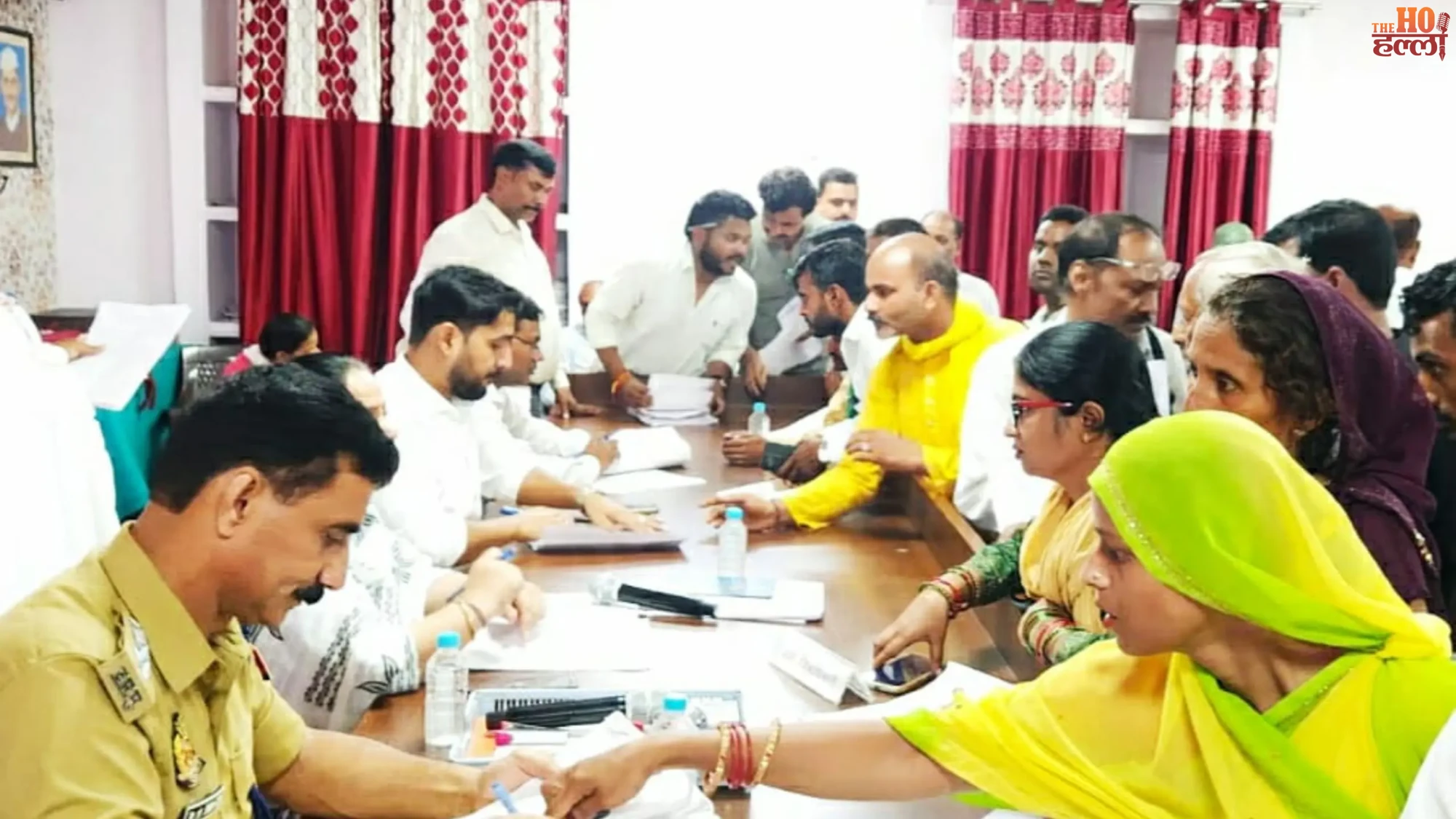 mohanlalganj-sampurna-samadhan-divas-officers-absent-receipt-issue-lucknow