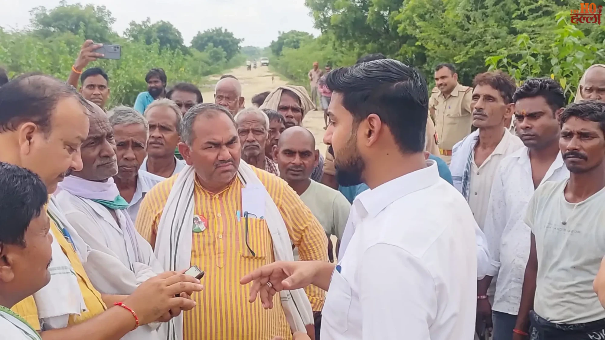mohanlalganj-sdm-inspection-kubhara-road-corruption-kisan-protest (2)