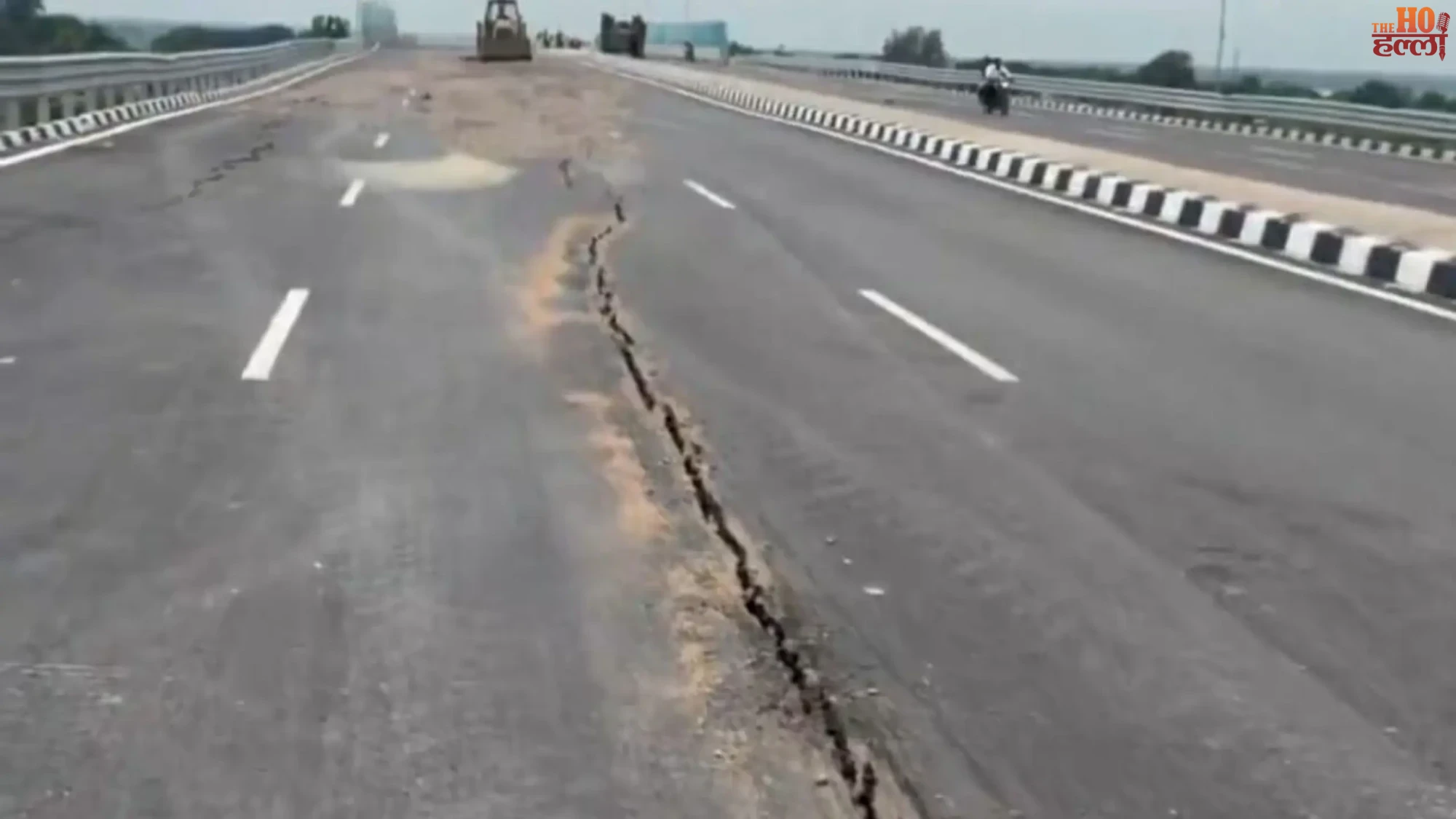ram-vangaman-path-road-damage-prayagraj-shringverpur (2)