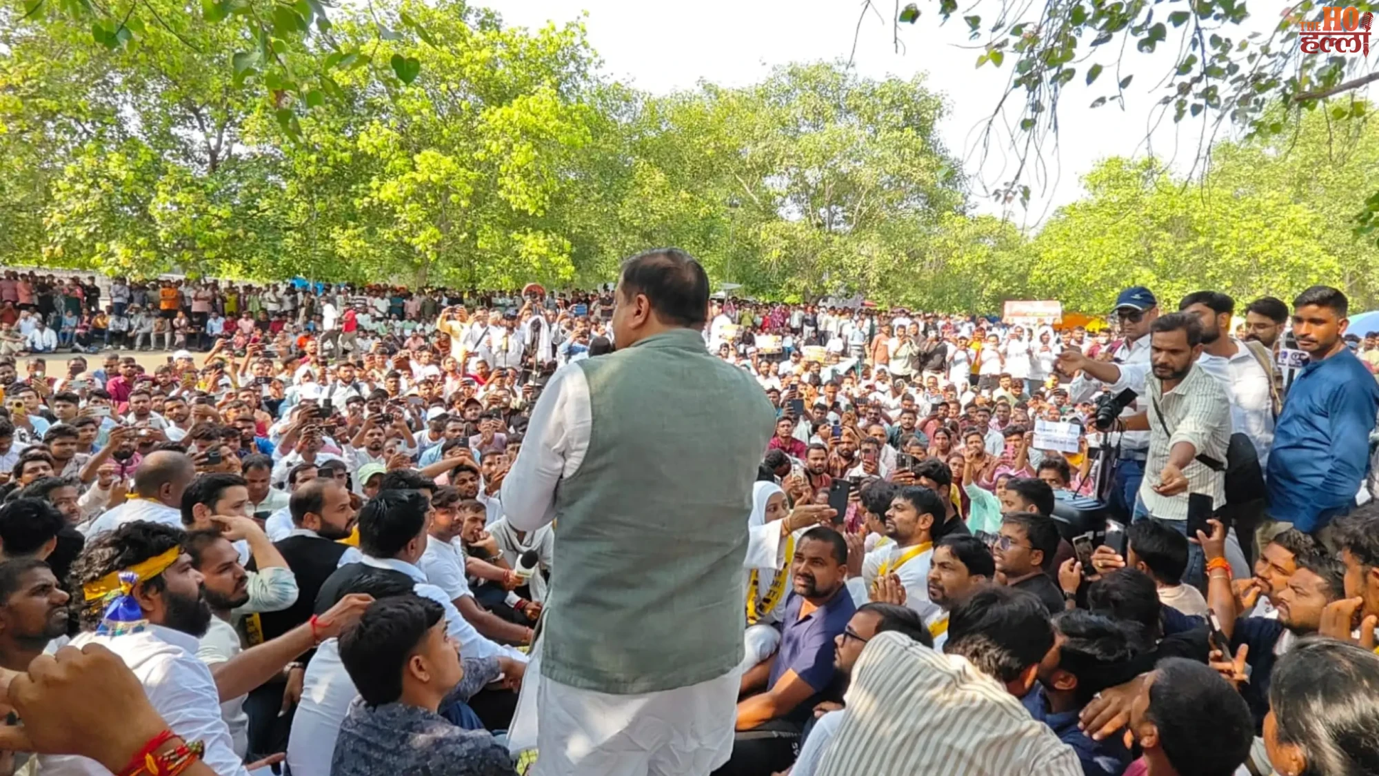 sanjay-singh-panchayat-assistants-protest-30000-honorarium-lucknow (2)
