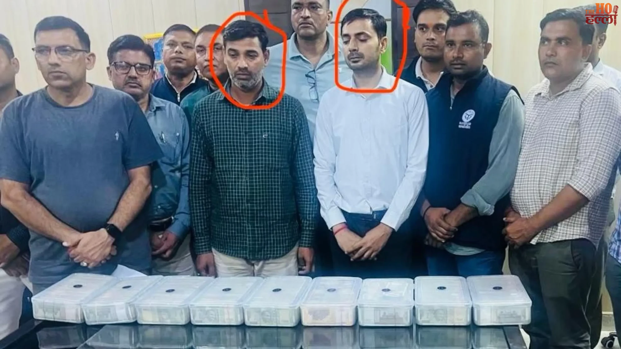 shamli-district-mining-officer-clerk-arrested-taking-bribe-vigilance-raid-seize-cash