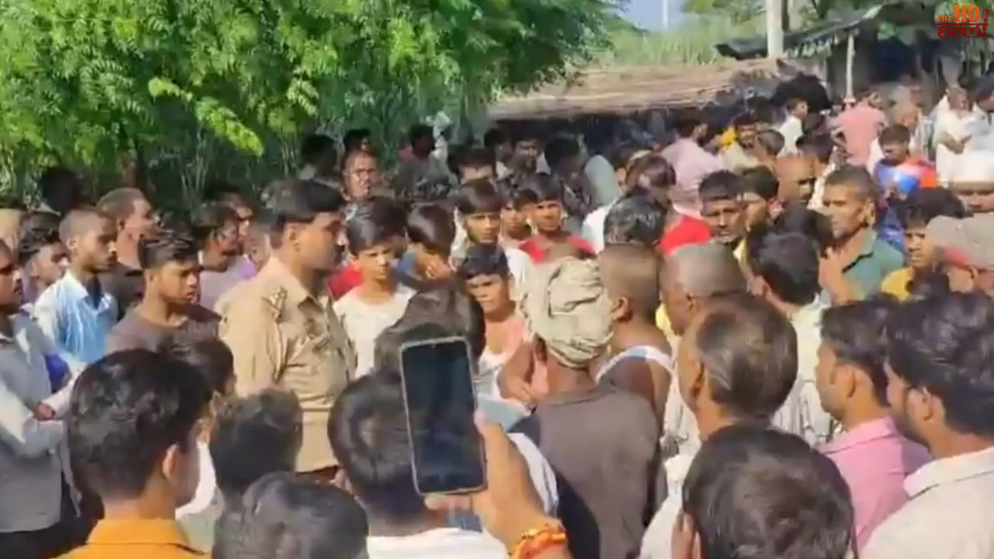 sitapur-house-fire-11-year-old-krishna-mother-death-short-circuit-petrol (2)