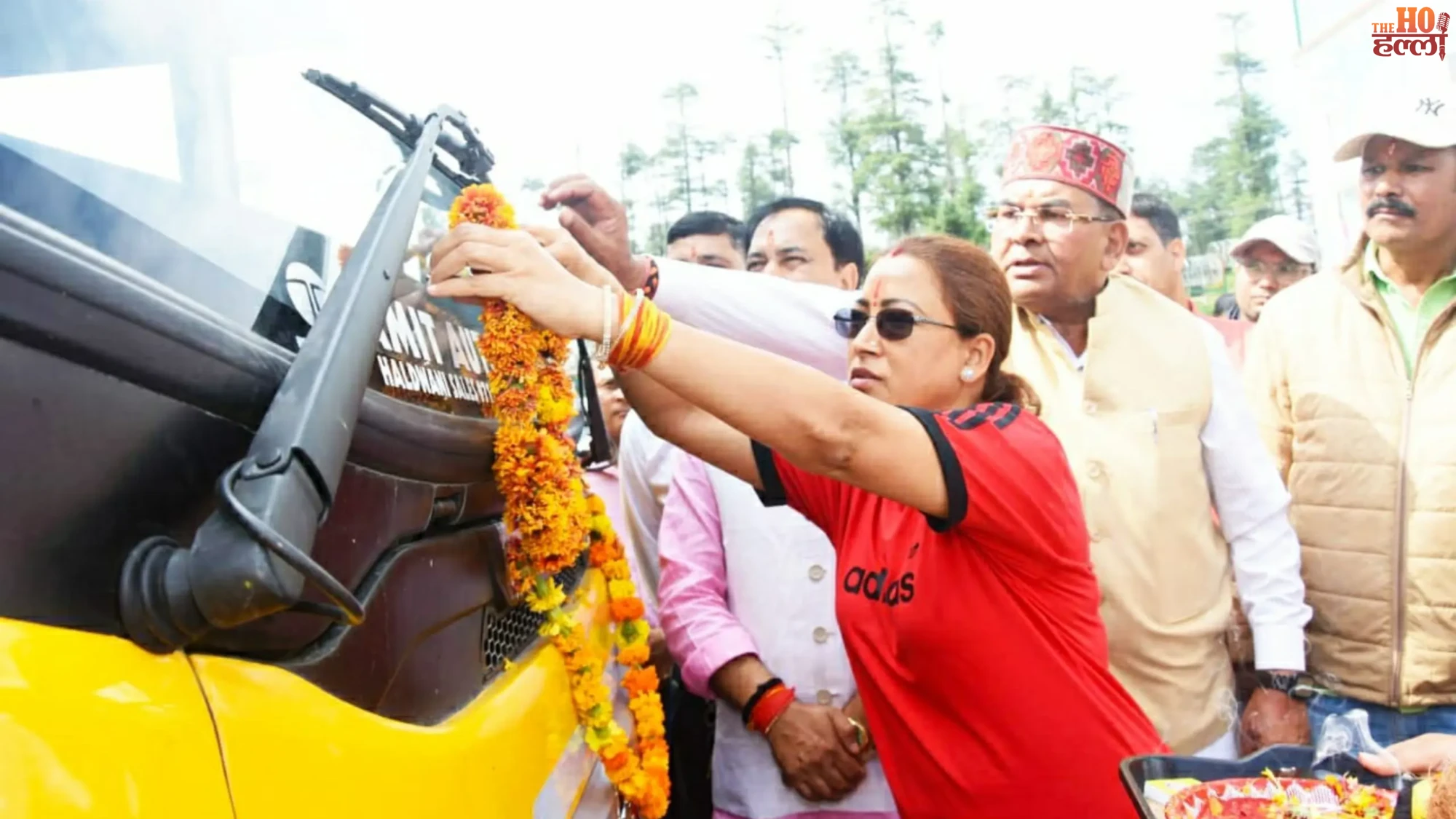 sports-college-lohaghat-minister-rekha-arya-bus-gift-champawat (2)