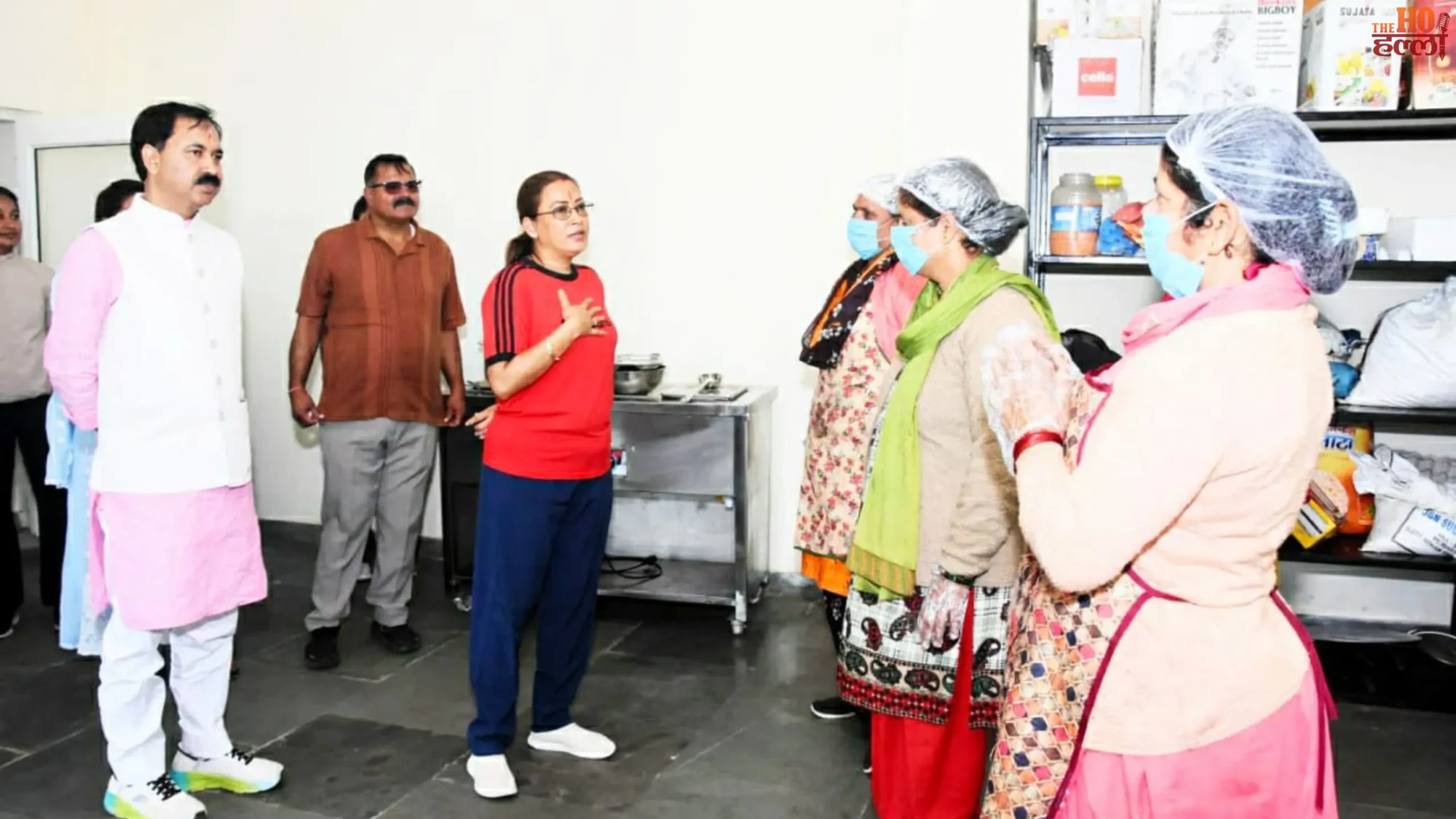 sports-college-lohaghat-minister-rekha-arya-bus-gift-champawat (3)