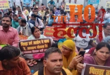 up-68500-teacher-recruitment-protest-basic-education-minister-residence-lucknow