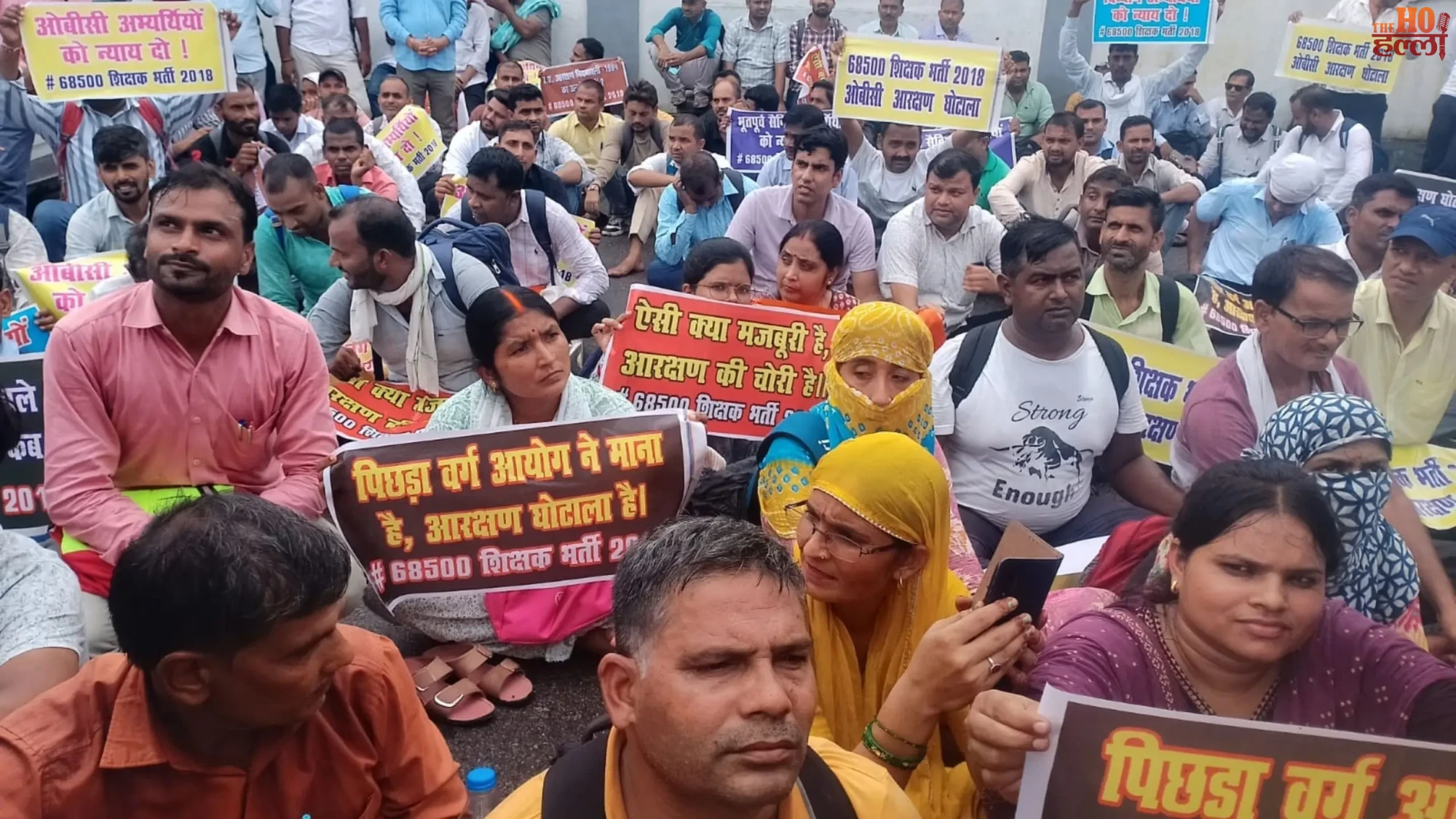 up-68500-teacher-recruitment-protest-basic-education-minister-residence-lucknow