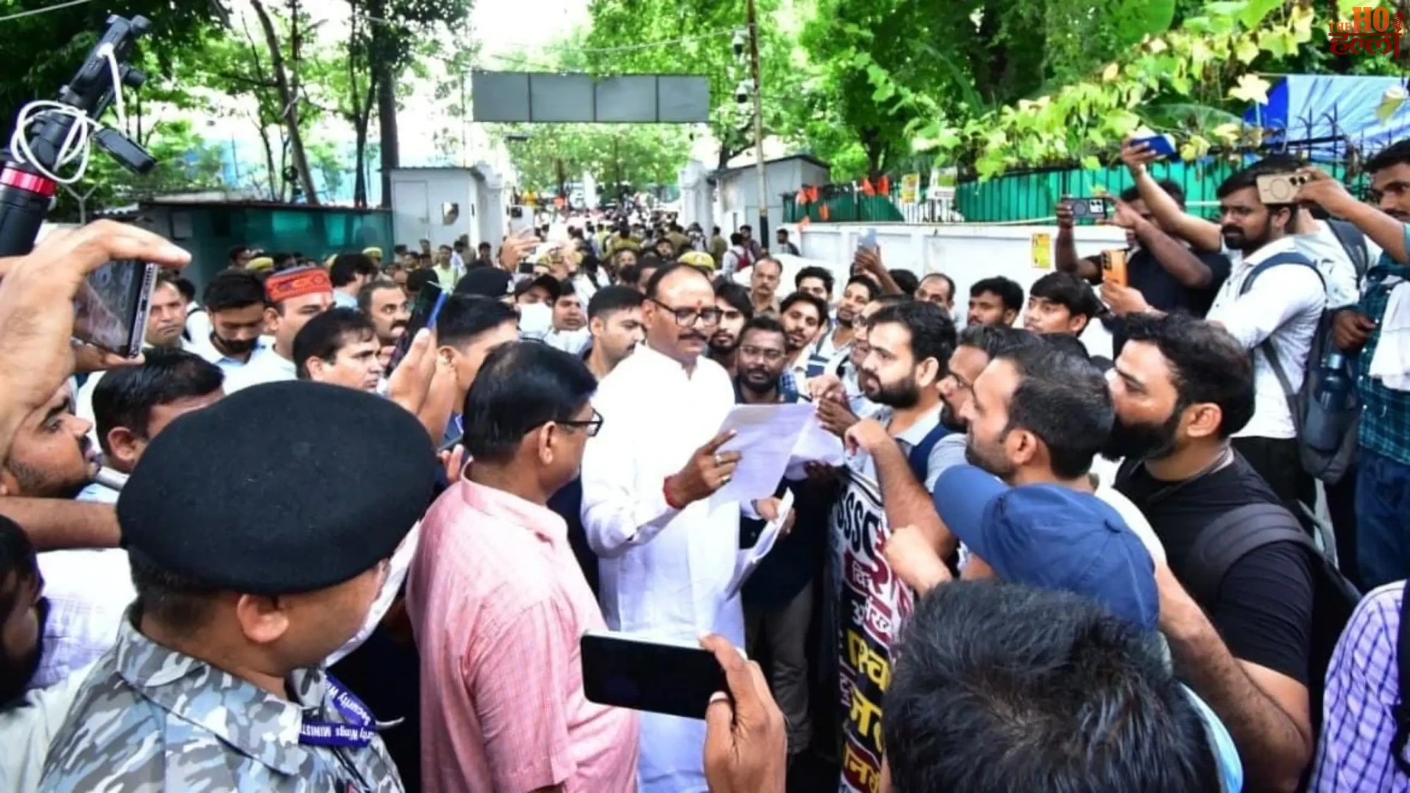 up-librarian-recruitment-pet-2025-deputy-cm-brajesh-pathak-protest (2)