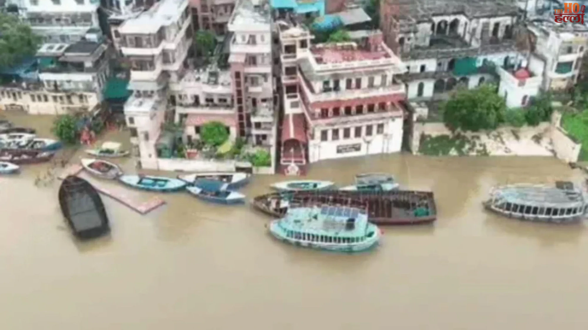 up-rain-heavy-waterlogging-lucknow-road-cave-in-10-feet-pit-accident (5)
