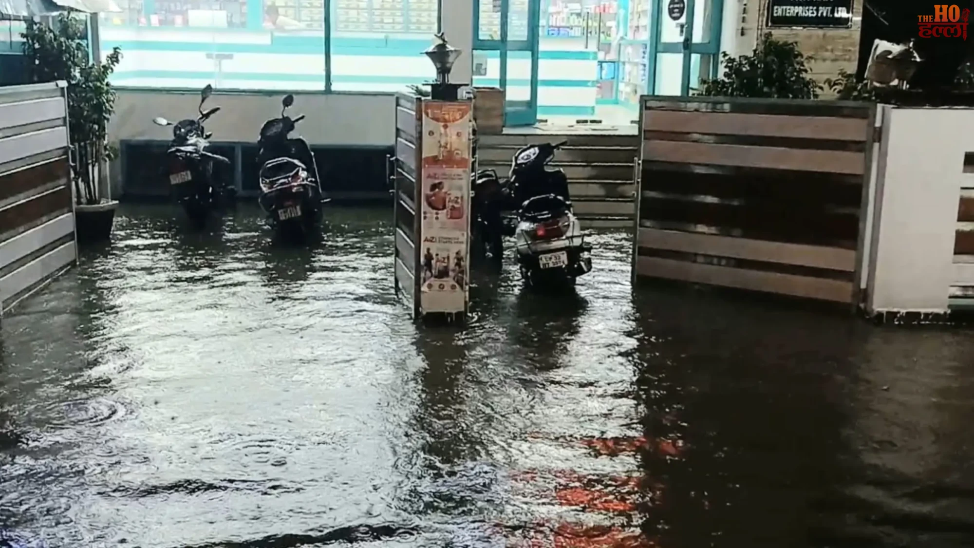 up-weather-news-heavy-rain-alert-schools-closed-in-several-districts (4)