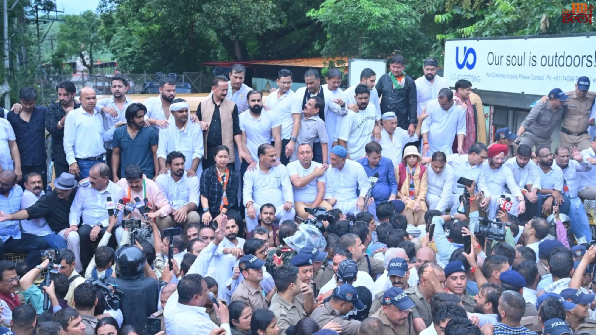 uttarakhand-shuddhikaran-controversy-congress-cm-residence-protest