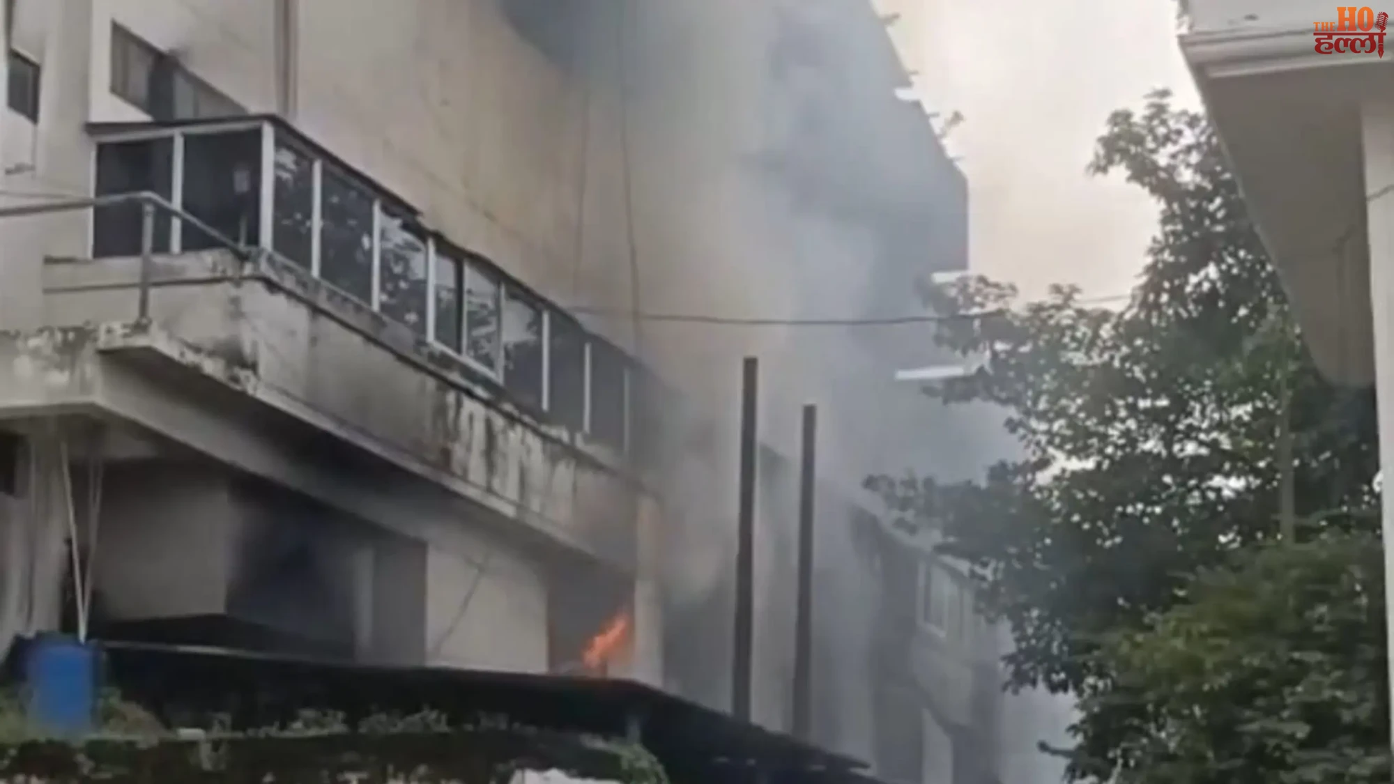 varanasi-manduadih-fan-factory-fire-chemical-drums-building-damage