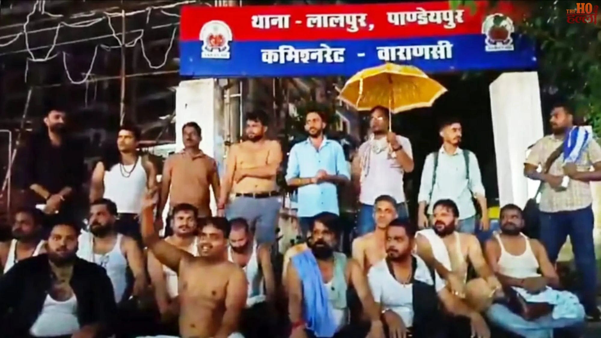 varanasi-pandeypur-chowki-constable-suspended-protest-akhilesh-yadav-remark