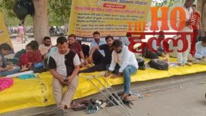 68500 Shikshak Bharti Protest : CM योगी को पोस्टकार्ड लिख मांगा न्याय, 400 से ज्यादा चिट्ठियां भेजीं