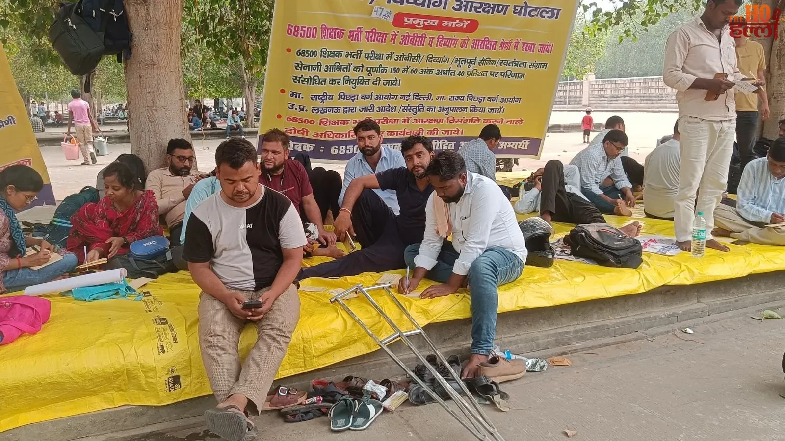 68500-shikshak-bharti-protest-postcard-yogi-adityanath