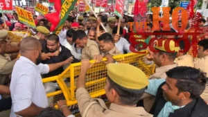 Barabanki News : मार्च निकालकर सपा का शक्ति प्रदर्शन, CEC से मांगा इस्तीफा, बैरिकेडिंग पर पुलिस से झड़प