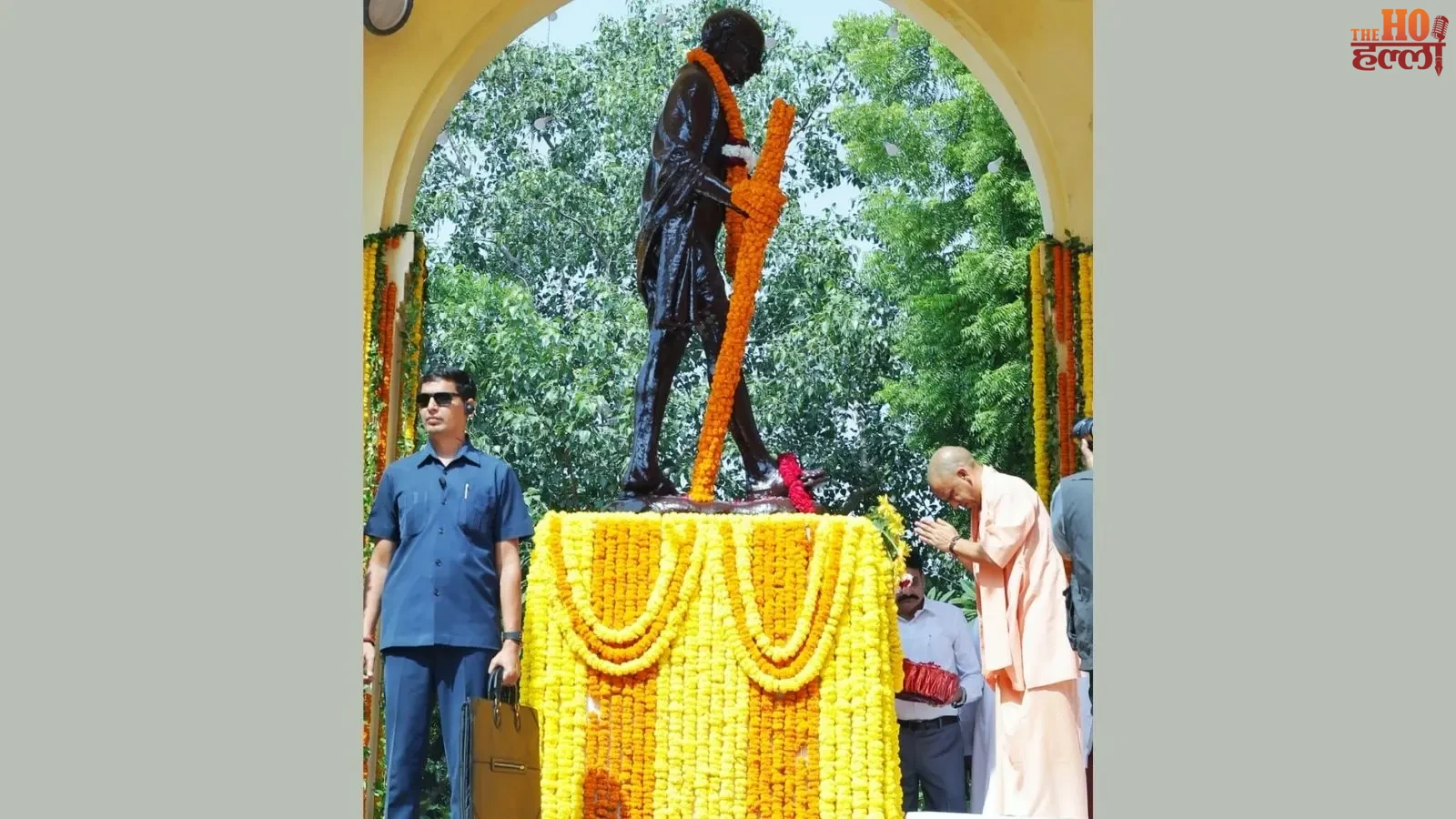 cm-yogi-gandhi-jayanti-hazratganj-tribute