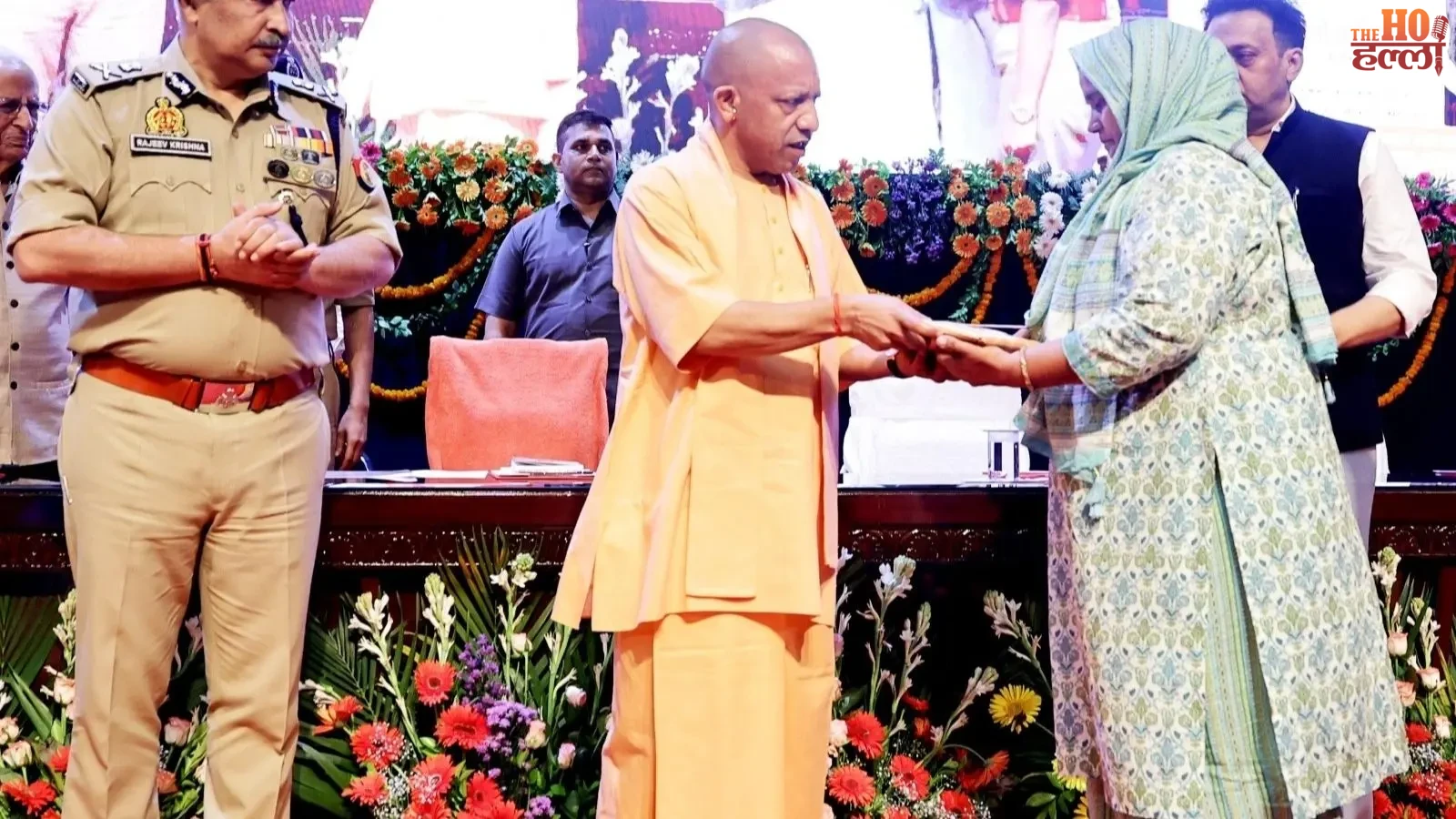 cm-yogi-up-police-87-hightech-interceptors-prakash-singh-book (2)