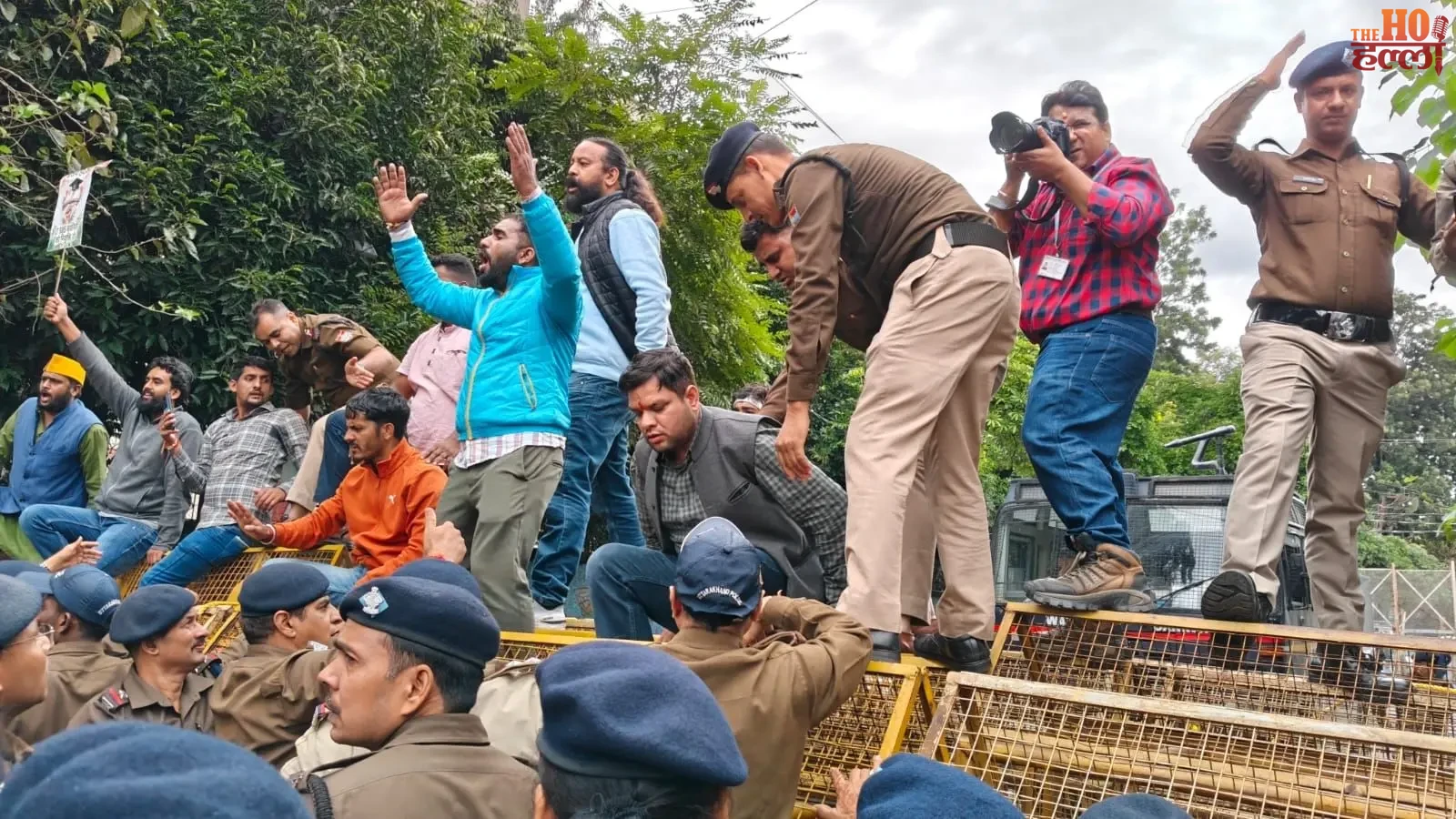 dehradun-berojgar-yuva-sachivalaya-kooch-pradarshan