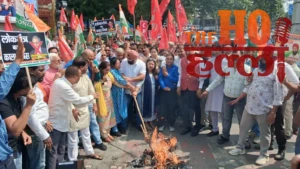 इंडिया गठबंधन का देहरादून में वोट पर वार, गांधी पार्क से घंटाघर तक मार्च, CEC का पुतला फूंका