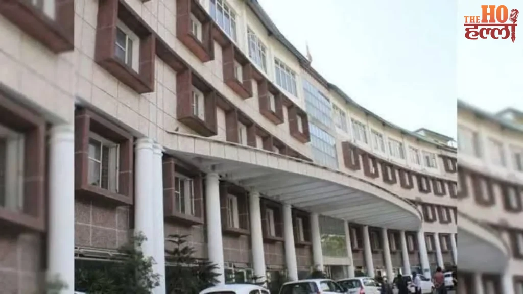 Dehradun News : सचिवालय में महिला अधिकारी से छेड़छाड़, आरोपी कर्मचारी की पिटाई से मचा हंगामा