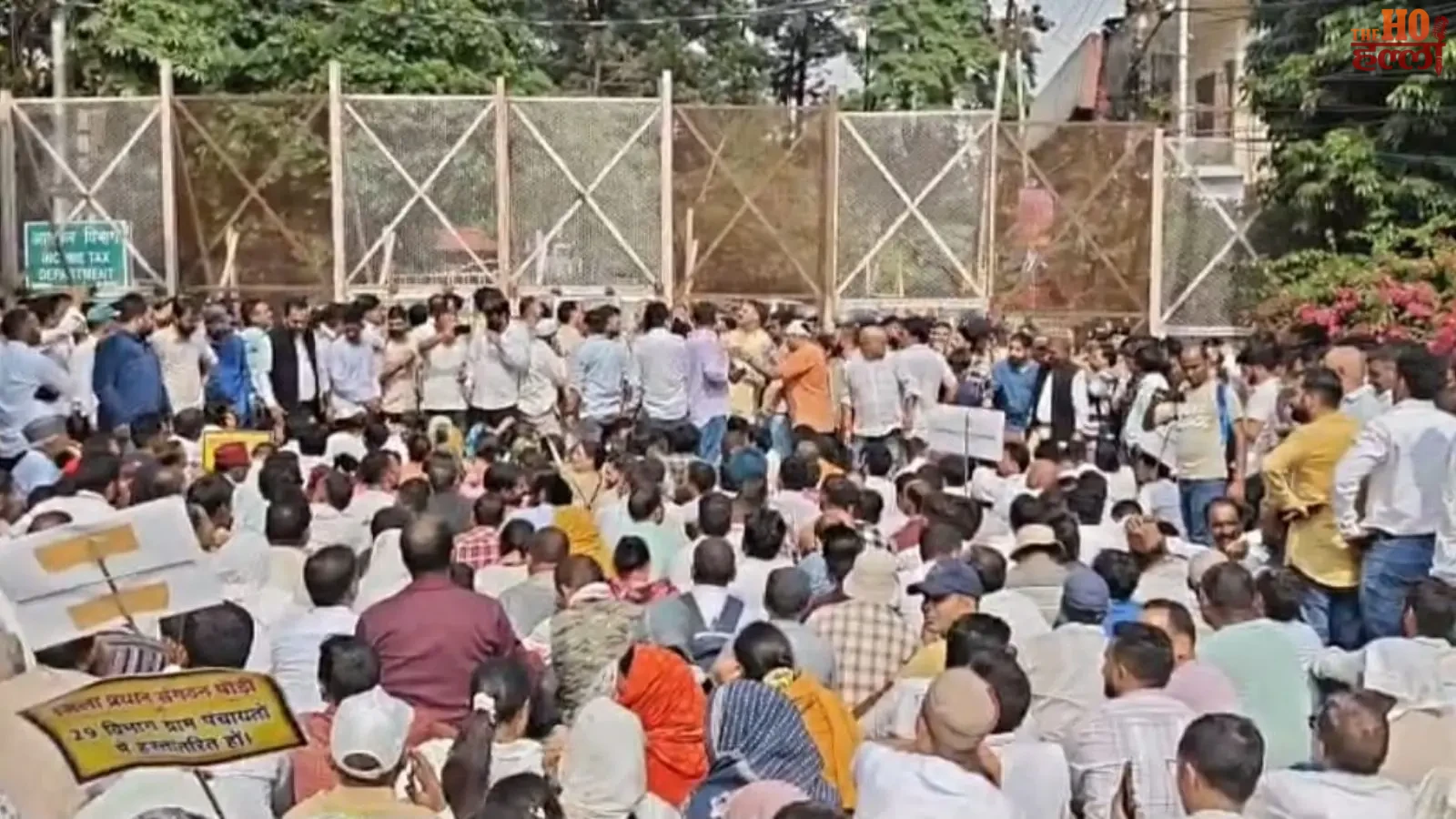 dehradun-village-heads-secretariat-march-20000-honorarium-demand (2)