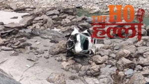 देवप्रयाग में नदी किनारे खाई में गिरी कार, दो की जान गई, चंडीगढ़ से रुद्रप्रयाग जाते समय हुआ हादसा