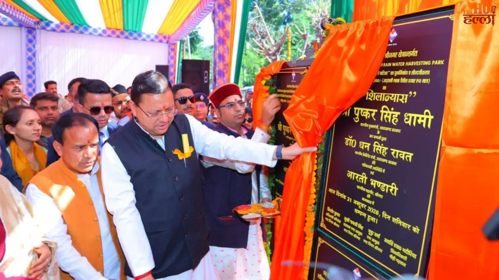 dhami-ne-srinagar-ko-di-9-crore-ki-saugat-city-bus-shuru (2)