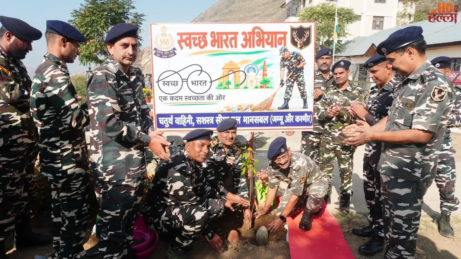gandhi-jayanti-ssb-plantation-cleanliness-lucknow (2)