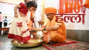 गोरखनाथ मंदिर में नवमी पर योगी ने कन्याओं के पांव पखारे, चुनरी ओढ़ाई, भोजन परोसा