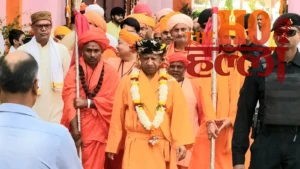 गोरखपुर न्यूज : विजयादशमी पर गोरखनाथ मंदिर में गुरु परंपरा का निर्वाह, योगी ने खास परिधान में की विशेष पूजा
