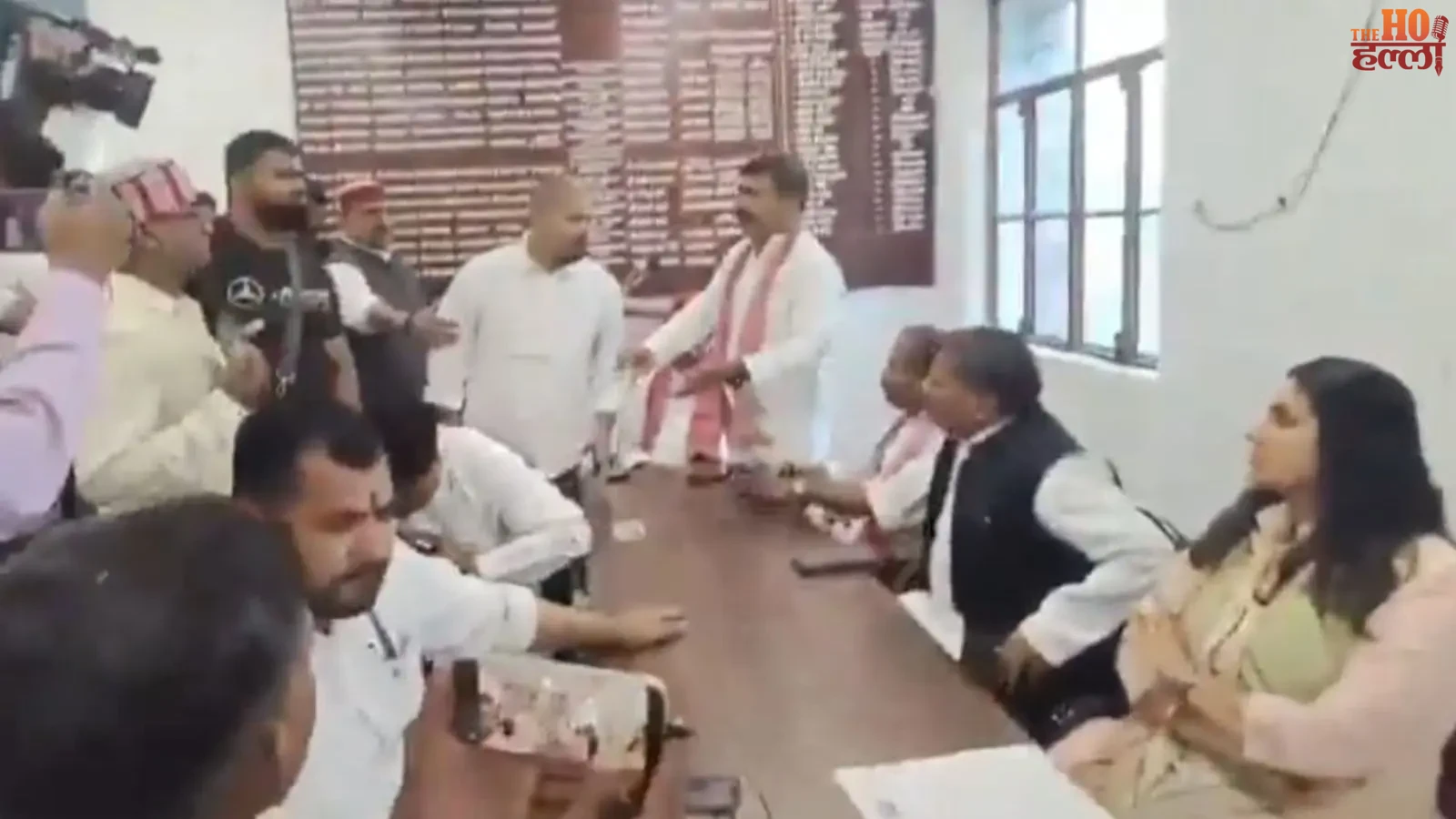 gorakhpur-news-samajwadi-party-press-conference-fight-ram-nagina-sahani