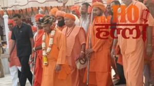 गोरखपुर न्यूज : विजयादशमी पर गोरखनाथ मंदिर से निकली पारंपरिक शोभायात्रा, बुलेटप्रूफ गाड़ी में सवार हुए योगी