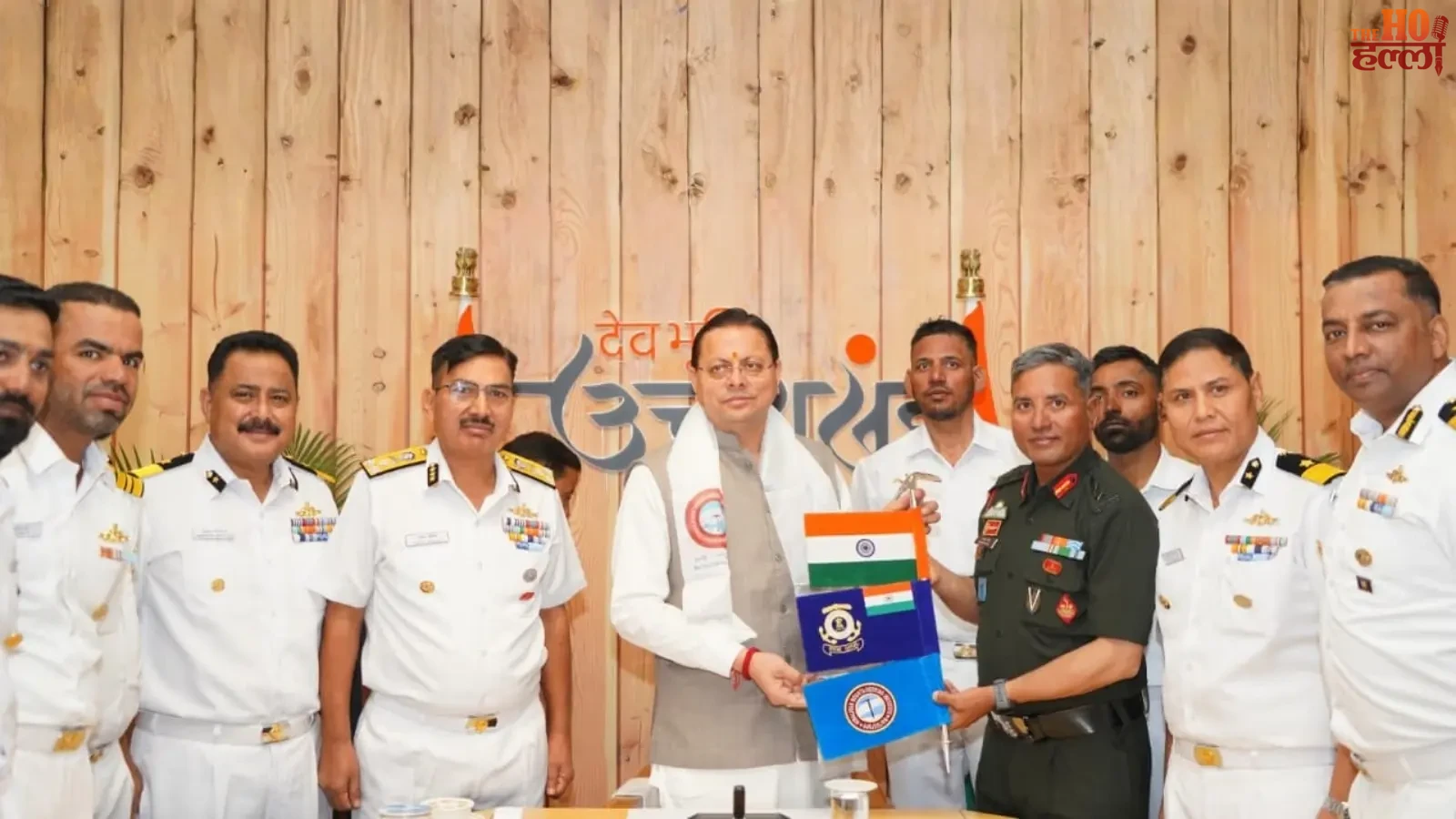 indian-coast-guard-mount-mukut-east-climbing-expedition-uttarakhand-flag