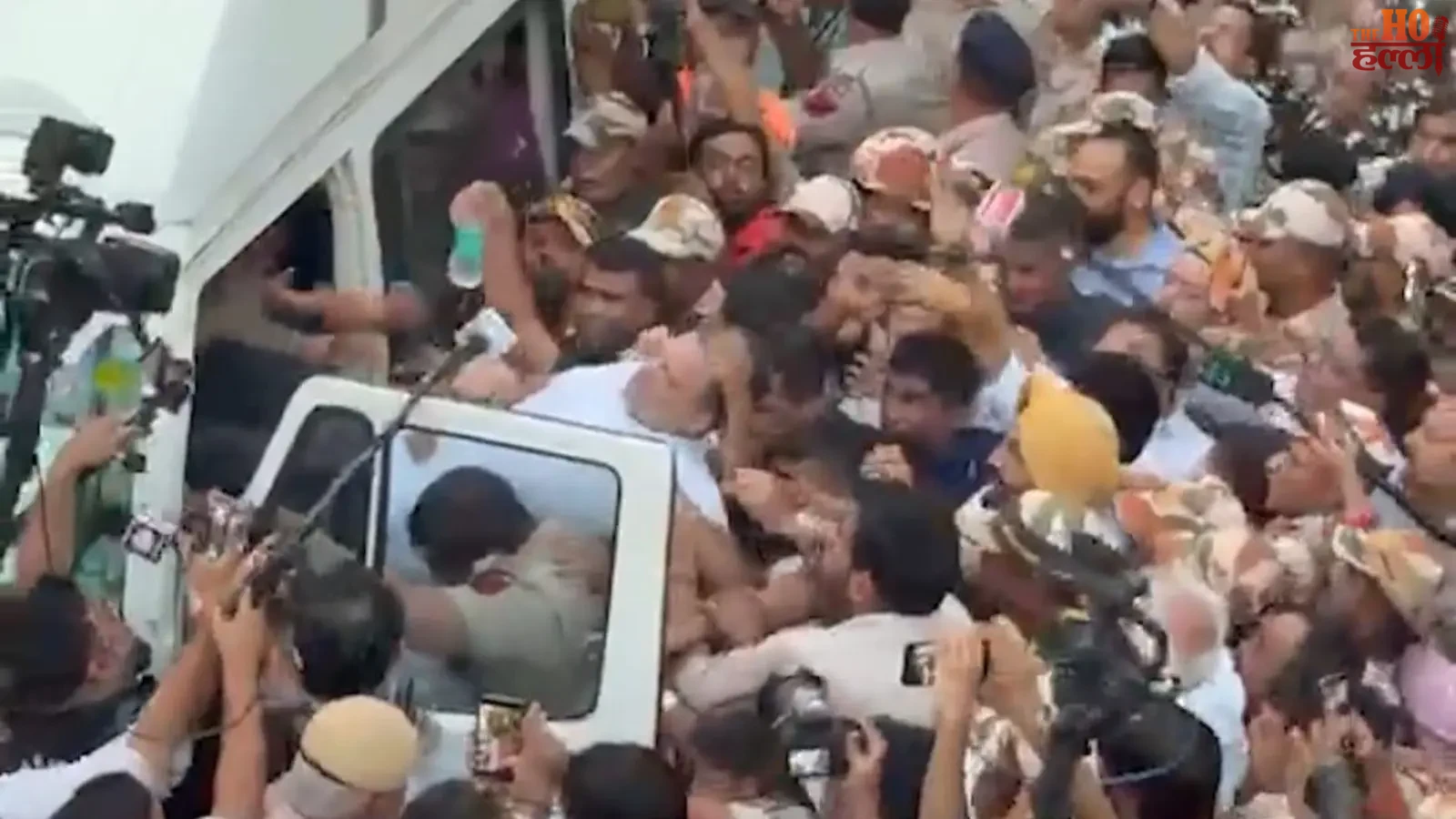 jantar-mantar-protest-rahul-gandhi-priyanka-gandhi-detained-gyanesh-kumar-resignation (2)