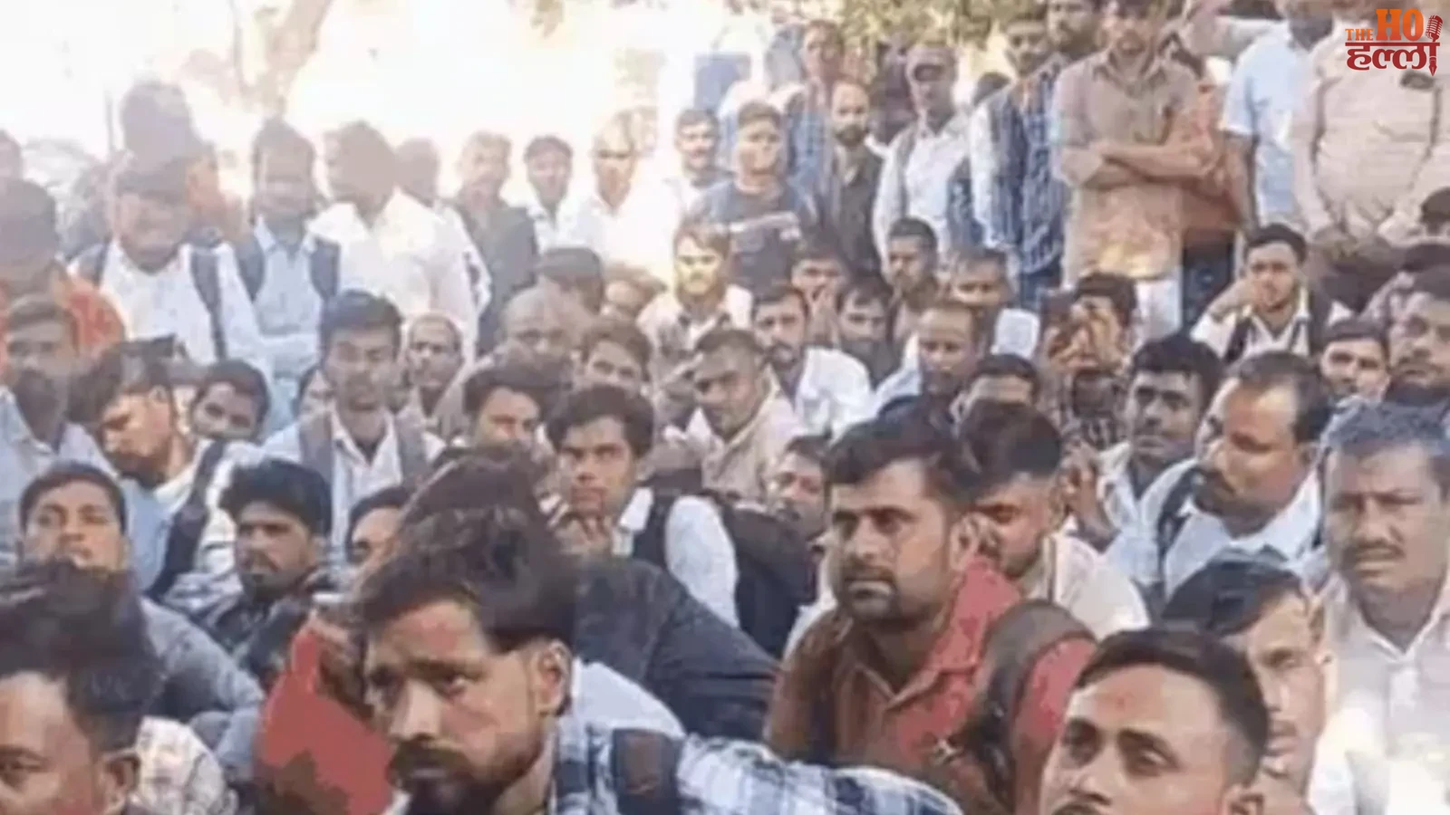 lucknow-108-102-ambulance-employees-protest-gvk-emri (3)