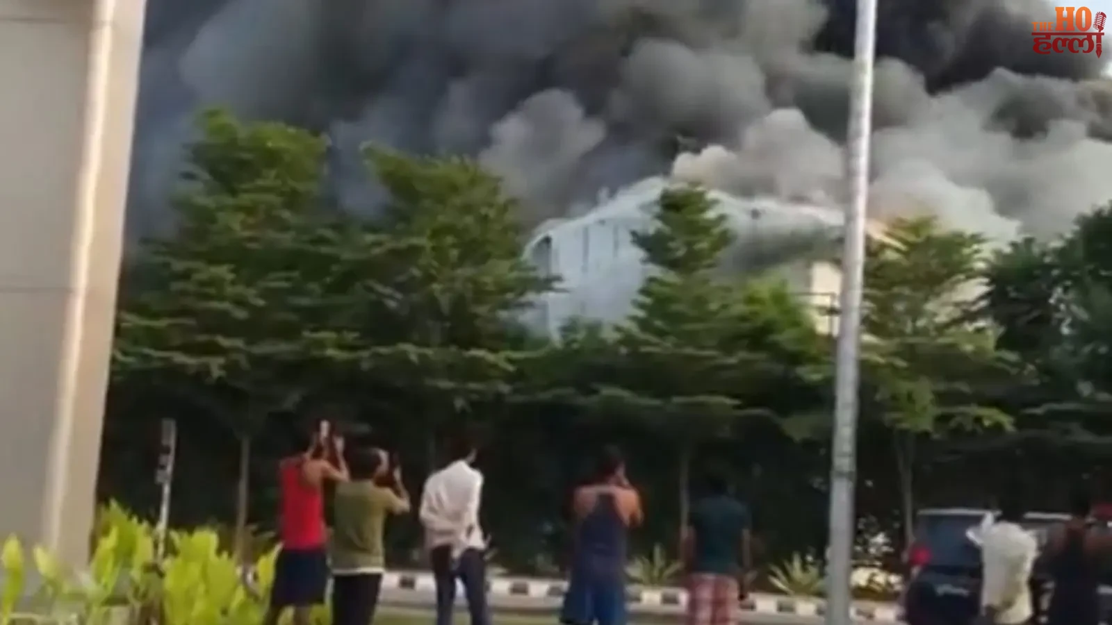 lucknow-airport-labour-colony-fire-352-workers-rescued