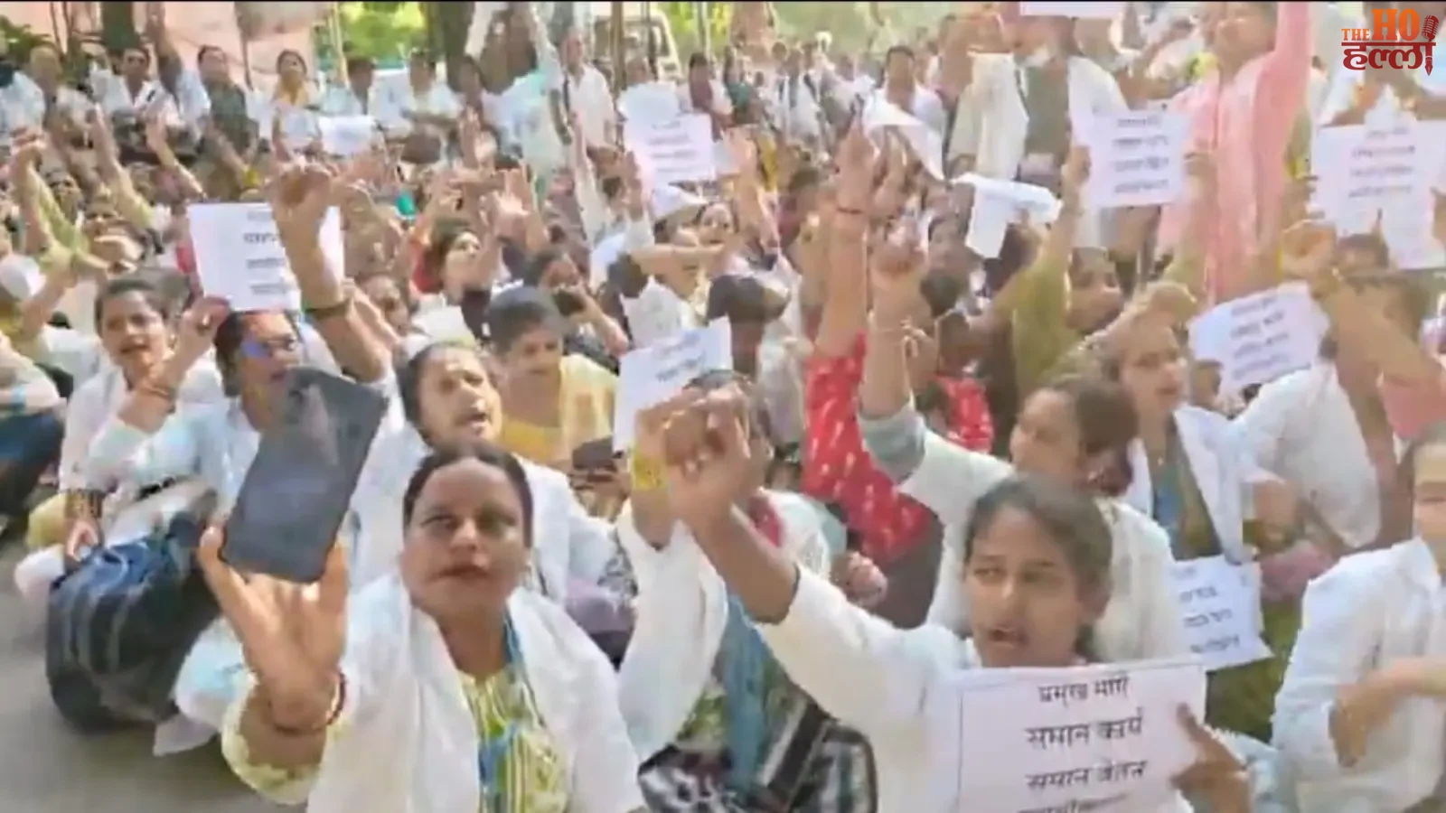 lucknow-anm-workers-protest-brajesh-pathak-residence
