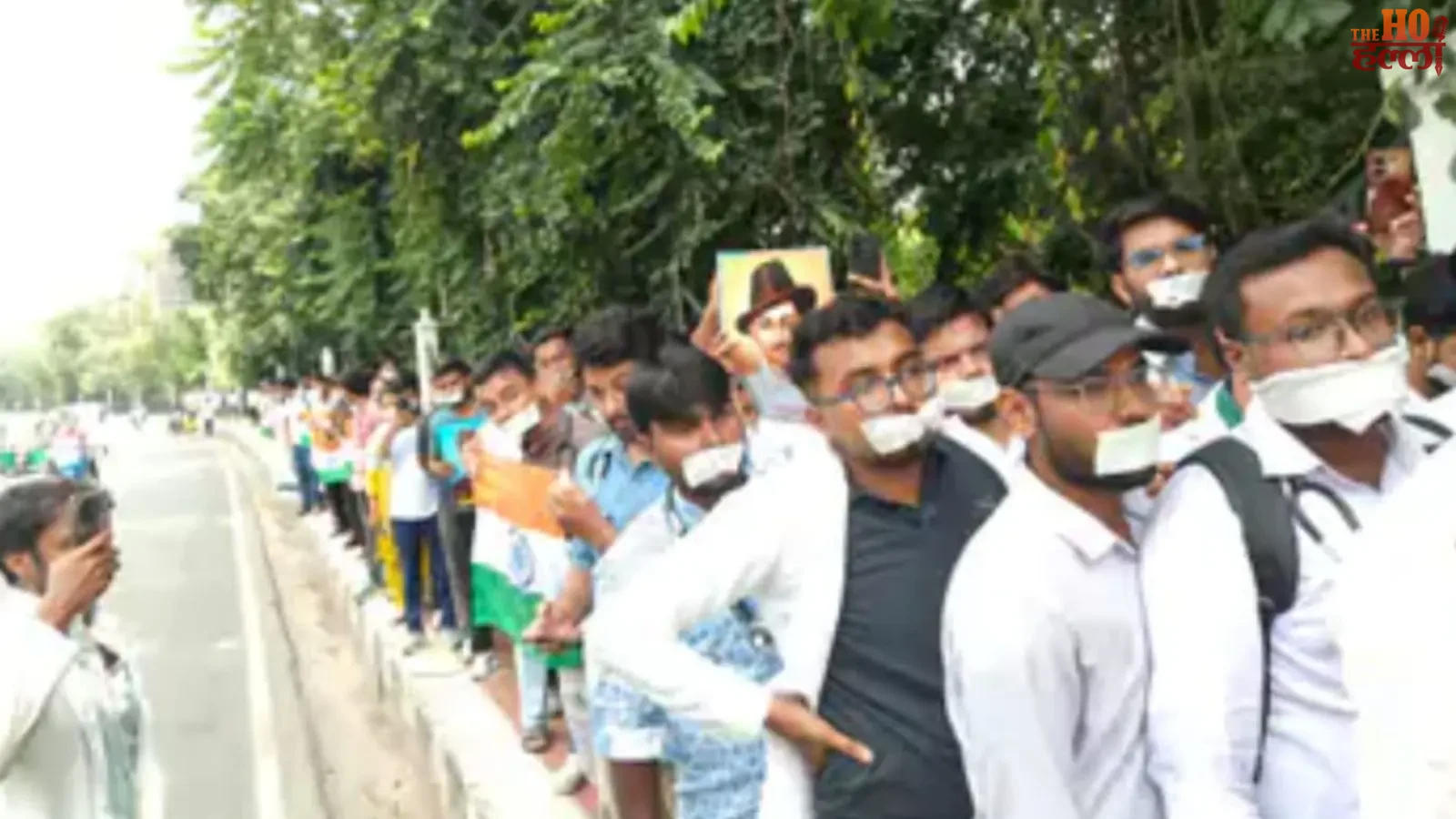 lucknow-bonded-doctors-protest-one-bond-one-salary-acp (2)